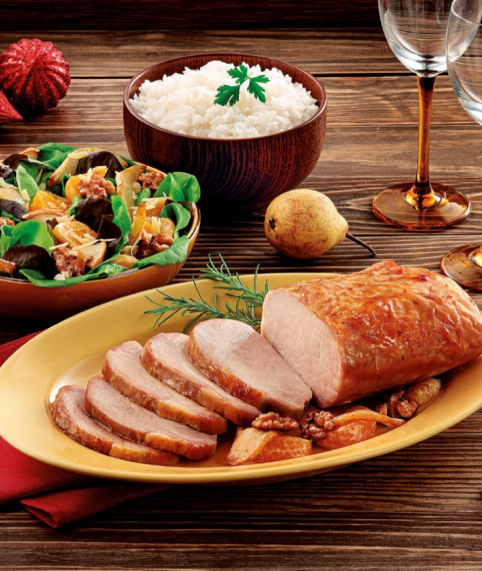 Lombo Temperado Aurora com Arroz de Vinho Branco e Mix de Folhas Verdes com Pêras Grelhadas, Tangerina e Nozes Carameladas